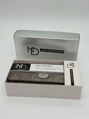 NIB new directions Gray Faux Croc Organizing Wallet